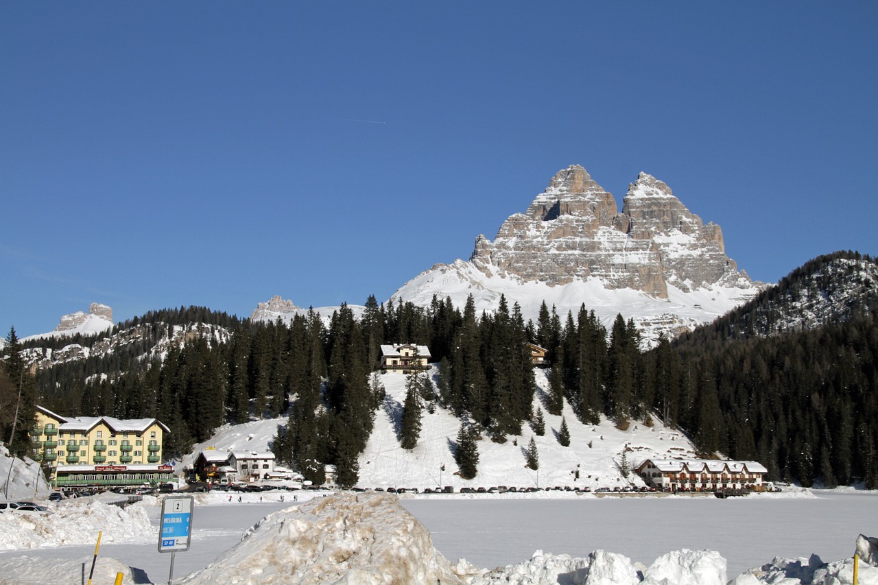 Non andare alle Dolomiti in questo weekend: rischio traffico record